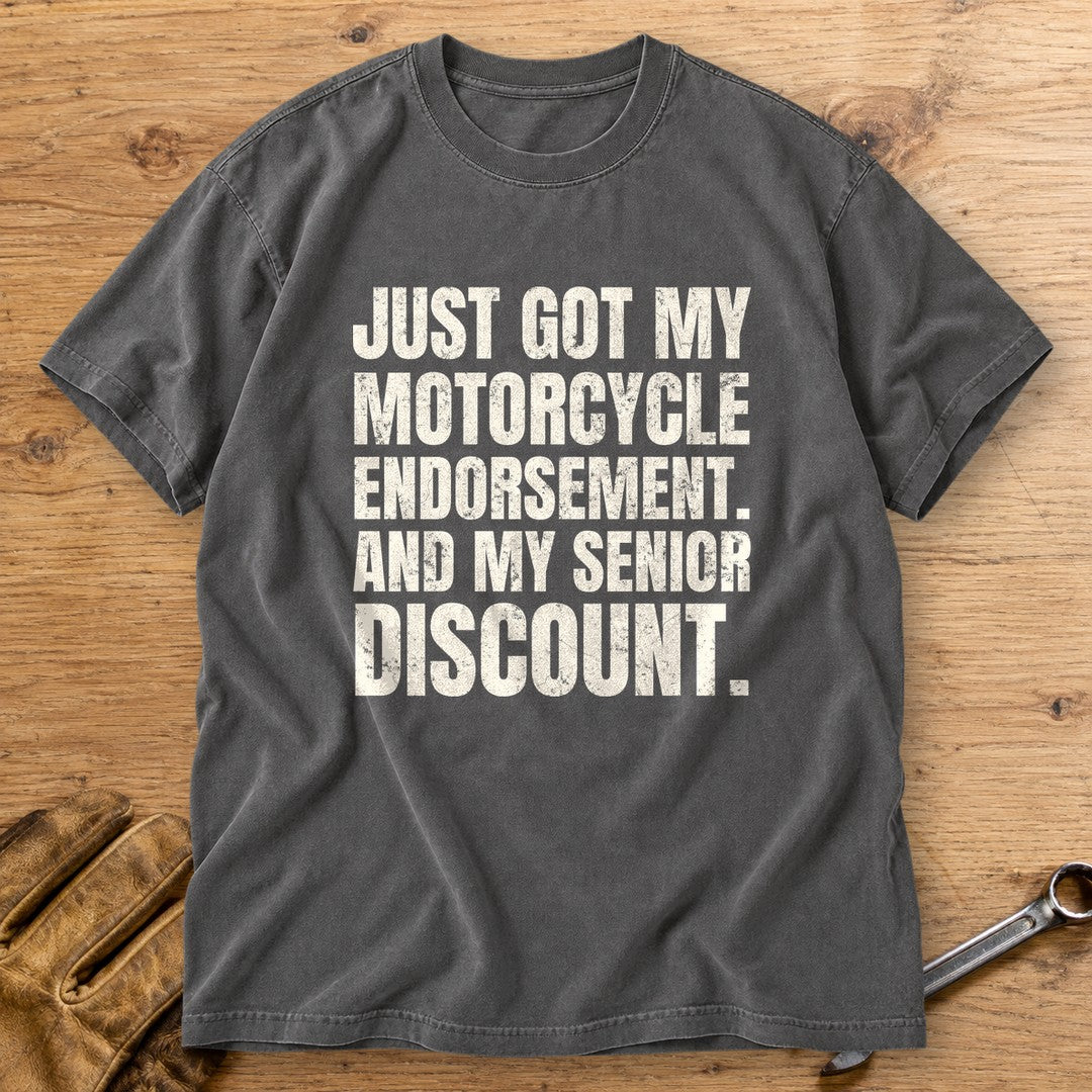 Senior Discount Rider Premium T-Shirt - Pepper - bench