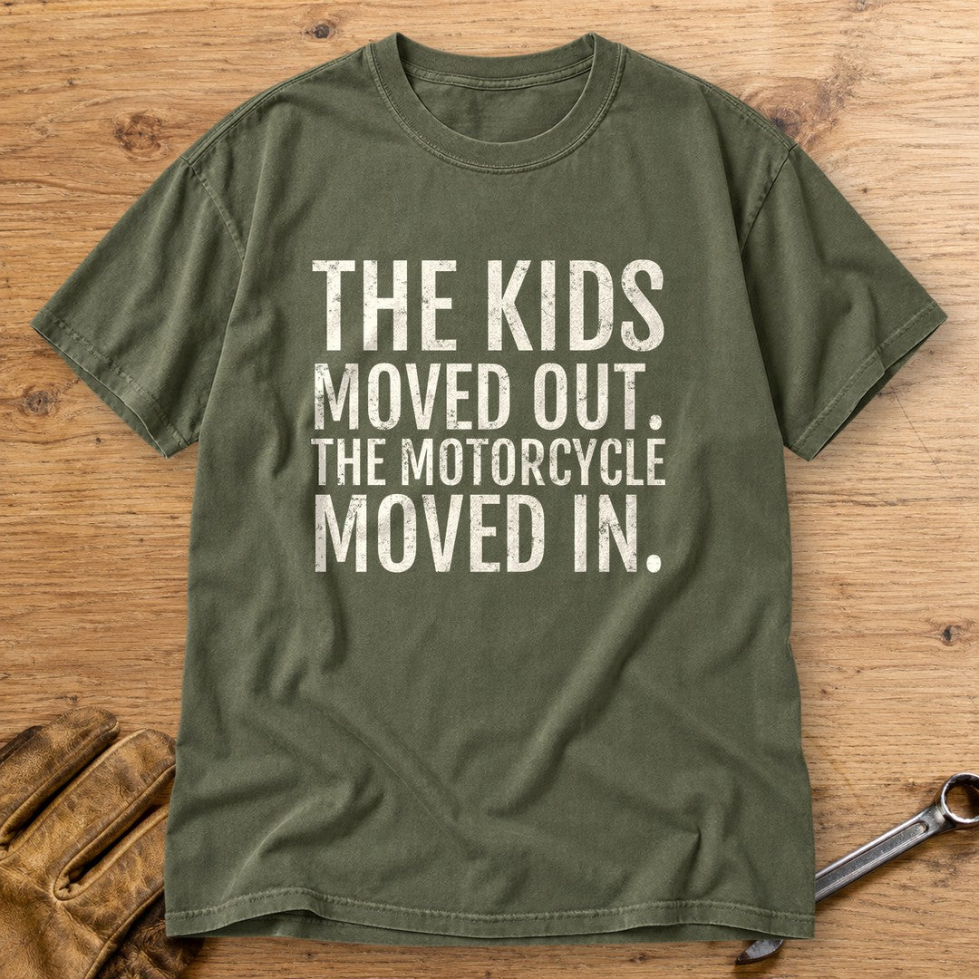 Kids Moved Out Premium T-Shirt - Moss - bench