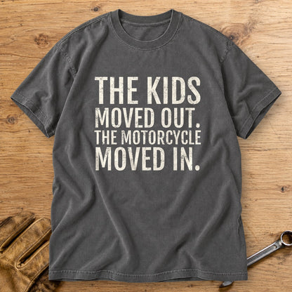 Kids Moved Out Premium T-Shirt - Pepper - bench